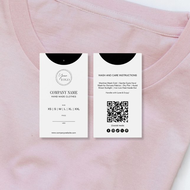 Étiquette de prix de vêtement avec code QR minimal (MINIMALIST BLACK AND WHITE CLOTHES PRICE TAG)