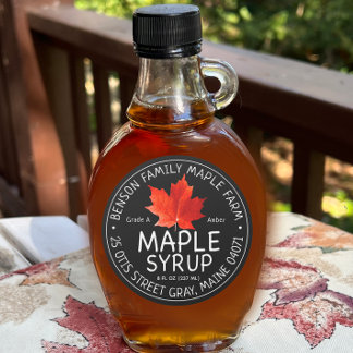 Étiquette de sirop d'érable noir avec feuille d'ér