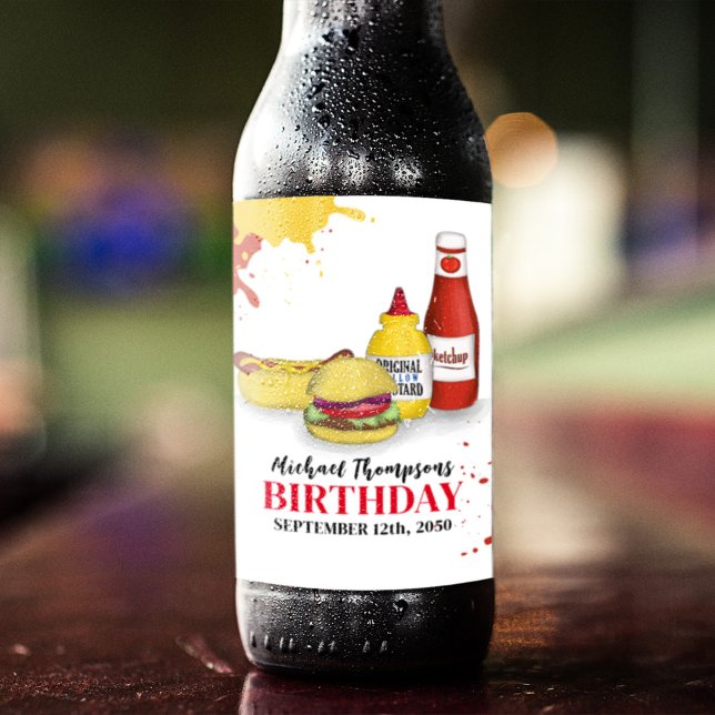 Étiquette Pour Bouteilles De Bière Amusants Anniversaire BBQ Party Personnalisé (Whimsical birthday BBQ hamburger and hotdog beer labels. )