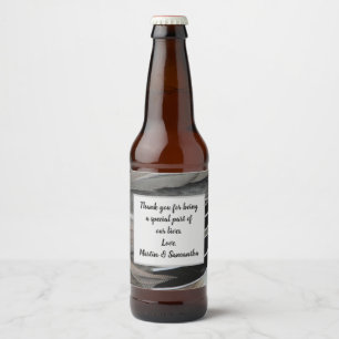 Étiquette Pour Bouteilles De Bière Mariage invité noir gris plume moderne Merci