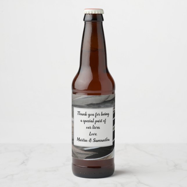 Étiquette Pour Bouteilles De Bière Mariage invité noir gris plume moderne Merci (Devant)