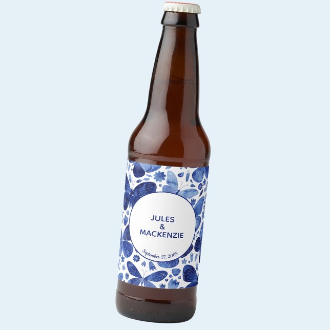 Étiquette Pour Bouteilles De Bière Papillons Aquarelle Indigo Blue (Blue and white watercolor butterfly personalized wedding beer bottle label)