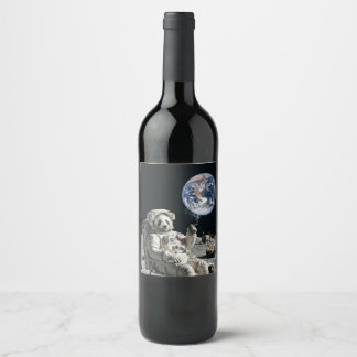 Étiquette Pour Bouteilles De Vin A panda smoking a cigarette on the moon