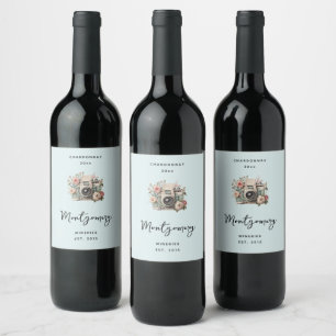 Étiquette Pour Bouteilles De Vin Appareil photo avec fleurs rétro pastel vinificati