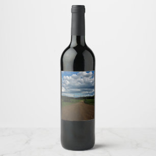 Étiquette Pour Bouteilles De Vin Chillin sur un chemin de terre