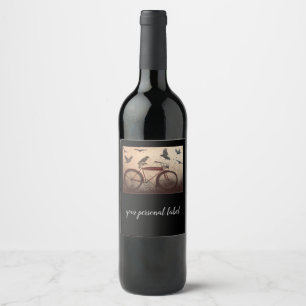 Étiquette Pour Bouteilles De Vin corbeaux se rassemblent à une bicyclette vintage r