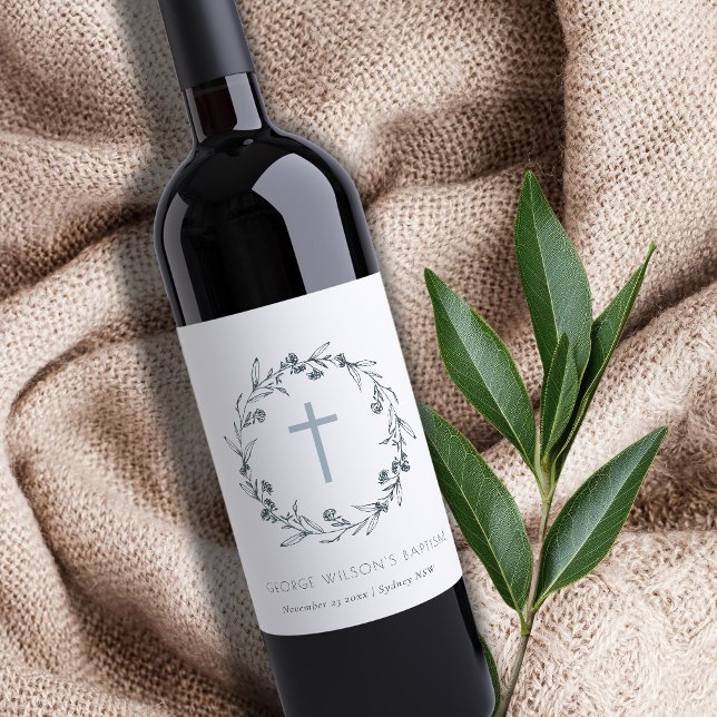 Étiquette Pour Bouteilles De Vin Dusky Blue Floral Laurel Wreath Monogramme Baptême (Créateur téléchargé)