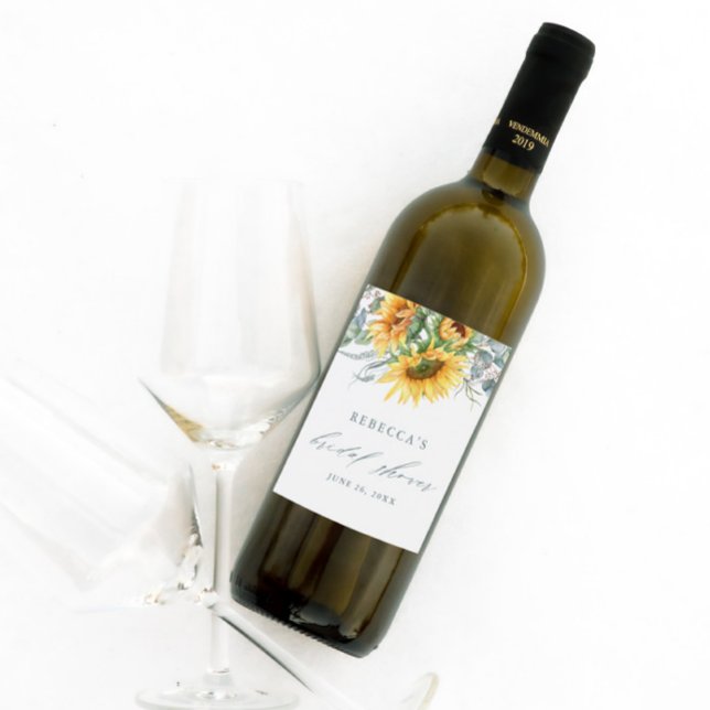 Étiquette Pour Bouteilles De Vin Elégante Fête des mariées de tournesol (An elegant wine label with hand painted sunflower and eucalyptus bouquet and modern script.)