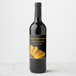 Étiquette Pour Bouteilles De Vin Fleur jaune sur arrière - plan noir