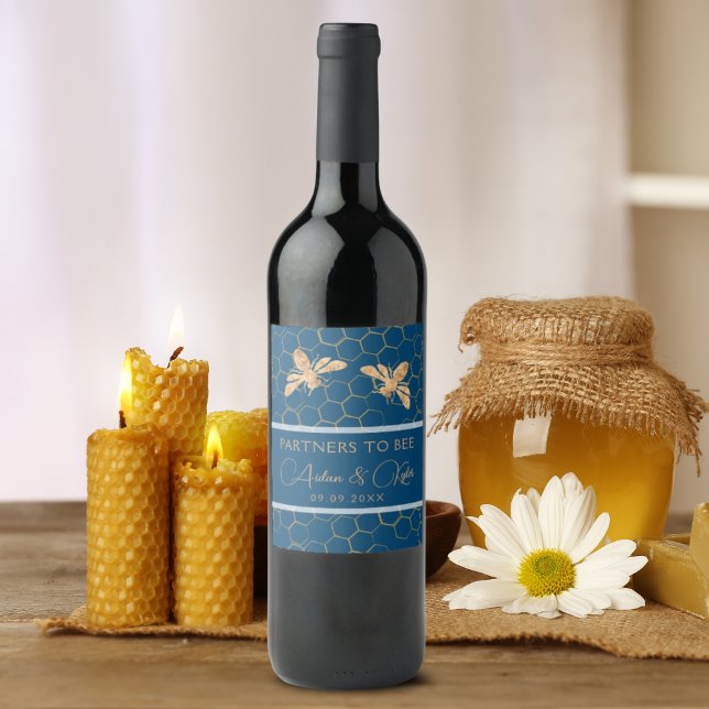 Étiquette Pour Bouteilles De Vin Indigo & Honeycomb Golden Bee Wedding shower (Créateur téléchargé)