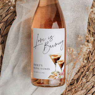 Étiquette Pour Bouteilles De Vin L'amour est en train de préparer une élégante douc