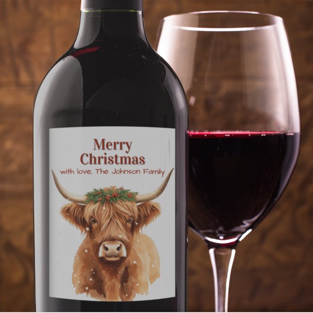Étiquette Pour Bouteilles De Vin Merry Christmas Greenery Highland Miniature Cow (Christmas wine labels with an adorable highland miniature cow. Personalize your wine gifting.)