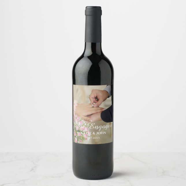 Étiquette Pour Bouteilles De Vin Nous sommes fiancés Faveurs de fête de fiançailles (Devant)