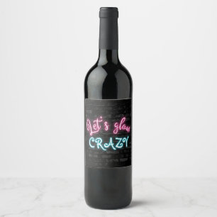 Étiquette Pour Bouteilles De Vin Panneau lumineux néon sur brique foncée