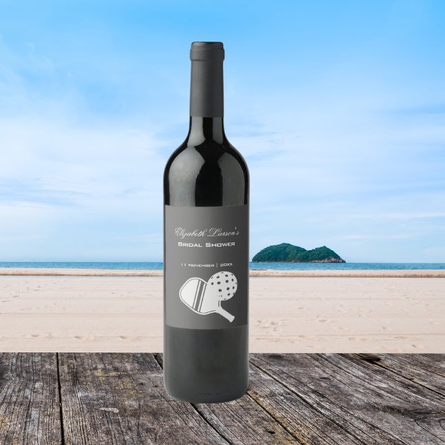 Étiquette Pour Bouteilles De Vin Pickleball Love Fête des mariées Noir & Blanc (Créateur téléchargé)