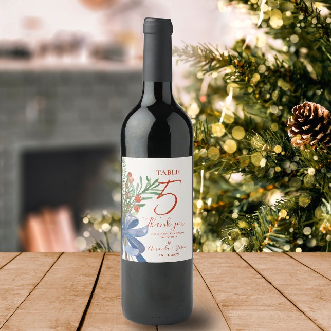 Étiquette Pour Bouteilles De Vin Rustic Red Berries Mariage de Noël Numéro de table (Rustic Red Berries Christmas Wedding Table Number Wine Label)