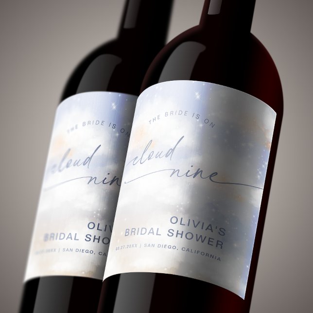 Étiquette Pour Bouteilles De Vin Sur Cloud 9 Bleu Poussiéreux Fonte Mariage (Créateur téléchargé)