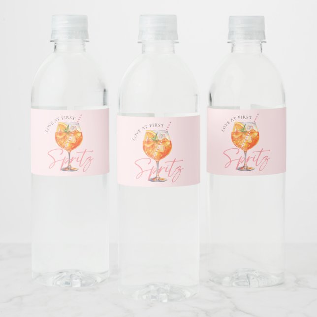 Étiquette Pour Bouteilles D'eau Amour rose moderne à la Fête des mariées First Spr (Bouteilles)