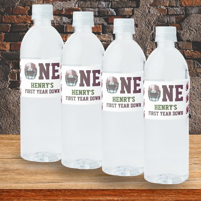 Étiquette Pour Bouteilles D'eau Anniversaire du football en bas de première année (Personalized water labels - First year down birthday party)