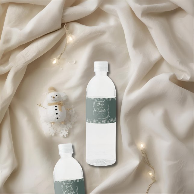 Étiquette Pour Bouteilles D'eau Coquette hiver neige Vert il fait froid (Snowy Winter Coquette Green it's Cold Water Bottle Label)