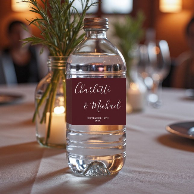 Étiquette Pour Bouteilles D'eau Elegant Deep Burgundy Script Minimalist Wedding (Créateur téléchargé)