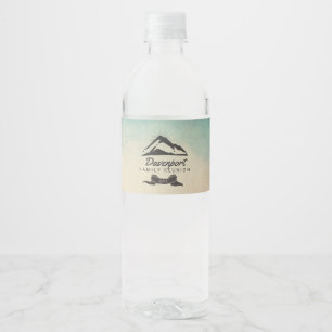 Étiquette Pour Bouteilles D'eau Illustration de montagne avec Sun Rays Family Reun