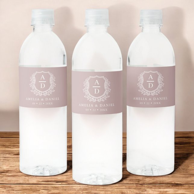 Étiquette Pour Bouteilles D'eau Mauve Monogramme Botanique Mariage Floral Crest (Créateur téléchargé)