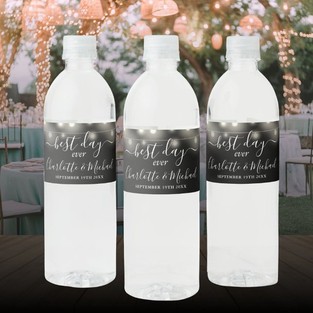 Étiquette Pour Bouteilles D'eau Meilleur Jour De Chaîne Lumière Noir Blanc Mariage (Best Day Ever String Lights Black White Wedding Water Bottle Label)