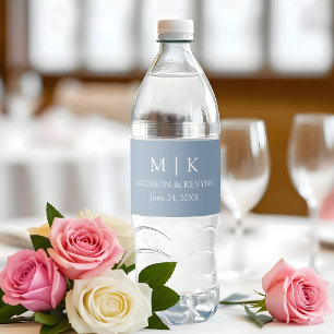 Étiquette Pour Bouteilles D'eau Monogramme de mariage minimaliste moderne bleu pou