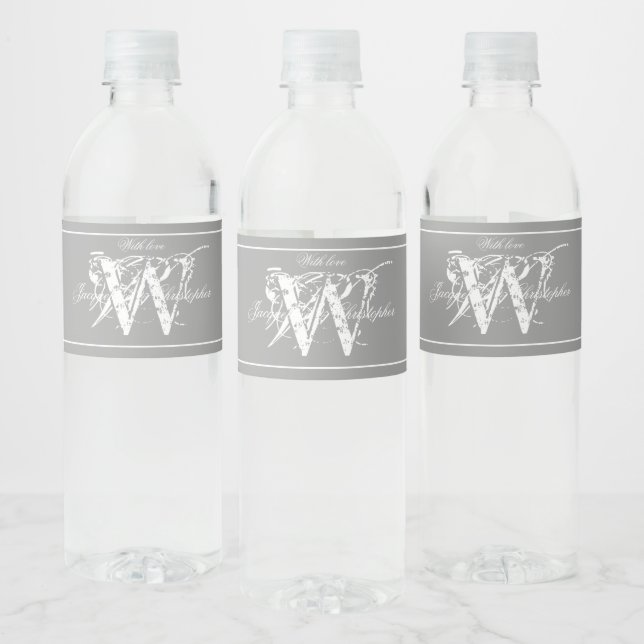 Étiquette Pour Bouteilles D'eau Monogramme gris chic + Noms Mariage moderne (Bouteilles)