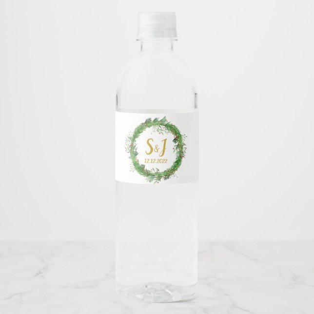 Étiquette Pour Bouteilles D'eau Monogramme | Végétation d'hiver Wreath Wedding Fav (Devant)