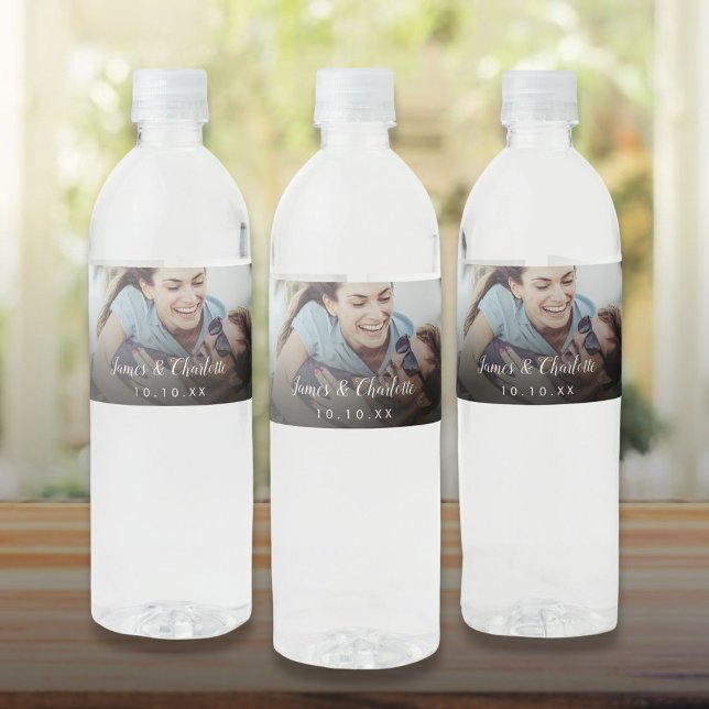 Étiquette Pour Bouteilles D'eau Nom de script photo personnalisé minimaliste Date (Minimalist Personalized Photo Script Name Date Water Bottle Label)