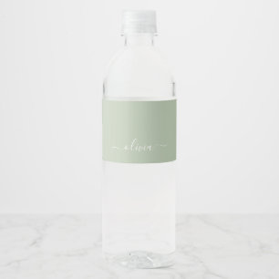 Étiquette Pour Bouteilles D'eau Sage Green Minimaliste Moderne Monogramme Élégant