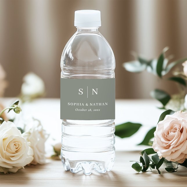 Étiquette Pour Bouteilles D'eau Vert sauge minimaliste et chic | Mariage Monogramm (Créateur téléchargé)