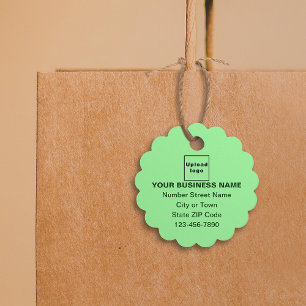 Étiquette ronde de marque commerciale sur vert cla