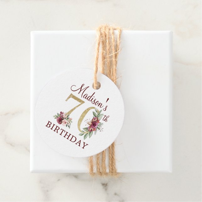 Étiquettes Cadeau 70e anniversaire personnalisé Floral Burgundy Gold (En situation)