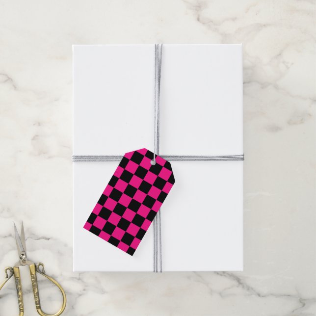 Étiquettes-cadeau à damiers carré rose chaud noir rétro géométrique (Avec de la ficelle)