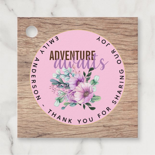 Étiquettes Cadeau Adventure Attend le Baby shower de fleurs violette (Devant)