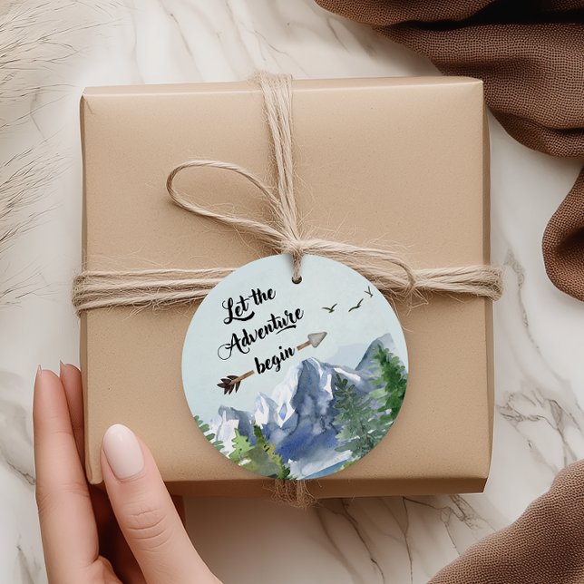 Étiquettes Cadeau Adventure Attend Rustic Watercolor Mountain (Créateur téléchargé)