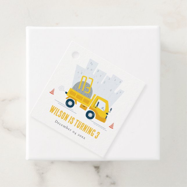 Étiquettes Cadeau Anniversaire de enfant du véhicule de construction (En situation)