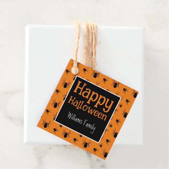 Étiquettes Cadeau Araignées Halloween Black Orange Personnalisé (En situation)