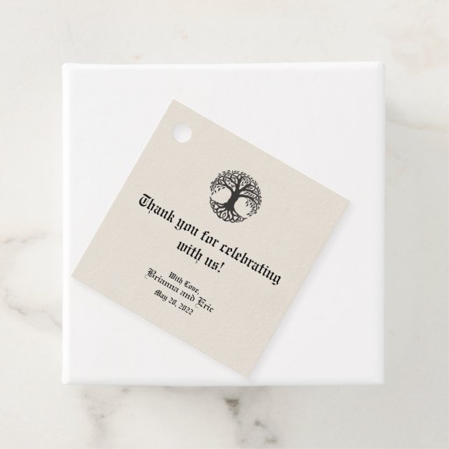 Étiquettes Cadeau Arbre de vie Monogramme Favoriser les balises (En situation)