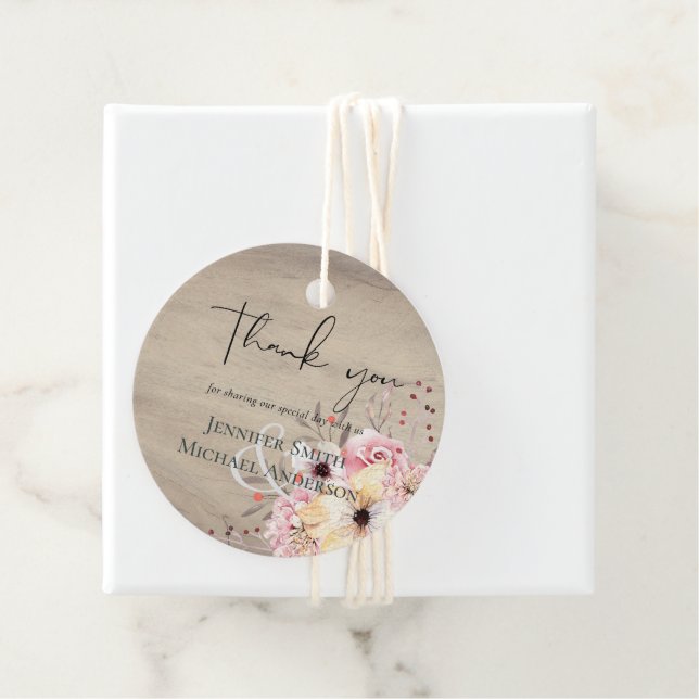 Étiquettes Cadeau BABY SHOWER BUDGÉTAIRE Peach Rose Floral (En situation)