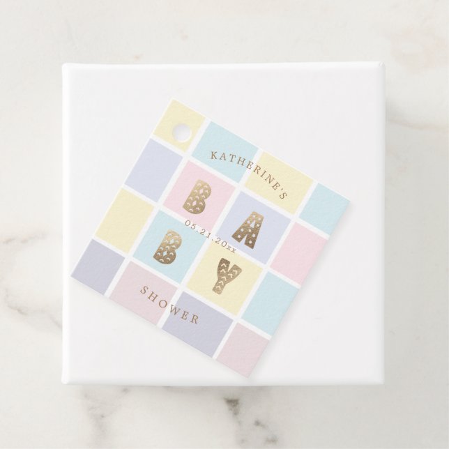 Étiquettes Cadeau baby shower doré en bloc couleur pastel (En situation)