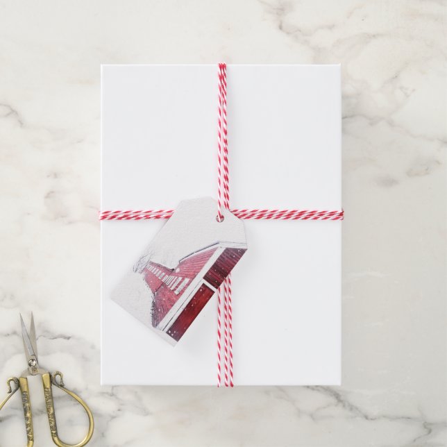 Étiquettes-cadeau Balise cadeau de neige blanche de la grange rouge (Avec de la ficelle)