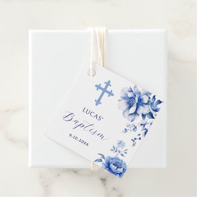 Étiquettes Cadeau Baptême des fleurs bleues (En situation)