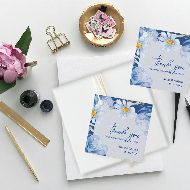 Étiquettes Cadeau Blue Floral Merci tendance Message de mariage (Blue Floral Trendy Thank you Message Wedding Party Favor Tags)