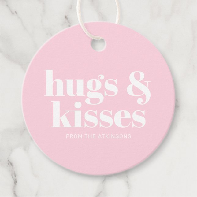 Étiquettes Cadeau Boissons et baisers rose blanc moderne typographie (Devant)