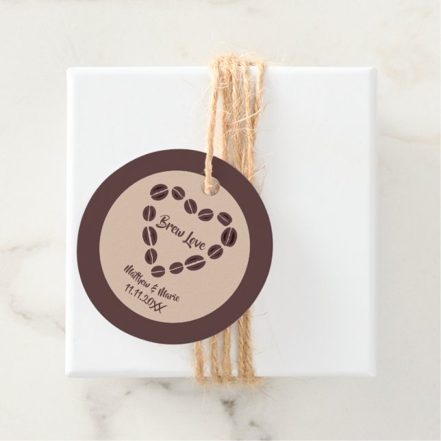 Étiquettes Cadeau Brew Love Coffee Bean Heart (En situation)