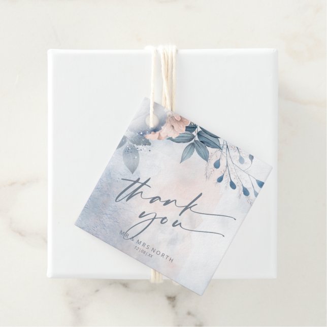 Étiquettes Cadeau Calligraphie Merci floral Dusty Blue ID771 (En situation)